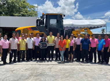 ร่วมเป็นสักขีพยานในการรับมอบรถตักล้อยางของสหกรณ์การเกษตรเมืองสุพรรณบุรี จำกัด ... พารามิเตอร์รูปภาพ 1