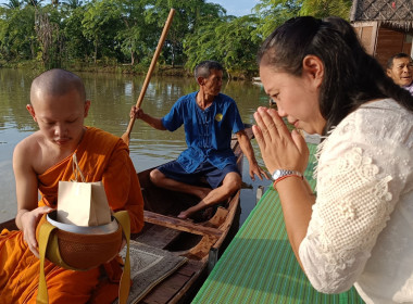 ร่วมกิจกรรมตักบาตรทางน้ำ “นาวาภิกขาจาร” แต่งไทยใส่บาตร ... พารามิเตอร์รูปภาพ 5