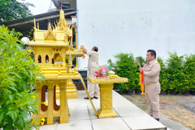 ไหว้สักการะศาลพระภูมิเจ้าที่ประจำสำนักงานสหกรณ์จังหวัดสุพรรณบุรี ... พารามิเตอร์รูปภาพ 1