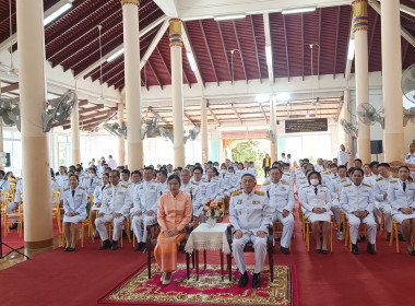 ร่วมพิธีเจริญพระพุทธมนต์และทำบุญตักบาตรเฉลิมพระเกียรติฯ พารามิเตอร์รูปภาพ 4
