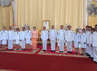 ร่วมพิธีเจริญพระพุทธมนต์และทำบุญตักบาตรเฉลิมพระเกียรติฯ พารามิเตอร์รูปภาพ 9