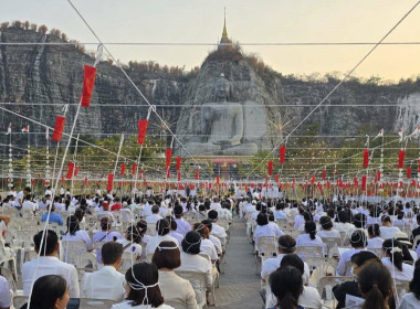 ร่วมพิธีเจริญพระพุทธมนต์มหาสมัยสูตร ครั้งยิ่งใหญ่ พระสงฆ์ ... พารามิเตอร์รูปภาพ 7