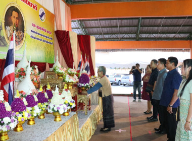 พิธีวางพานพุ่มดอกไม้สักการะพระราชวรวงศ์เธอ ... พารามิเตอร์รูปภาพ 8