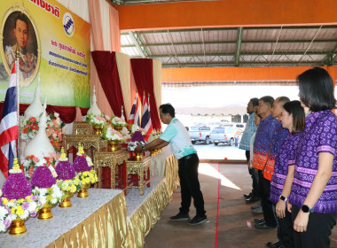 พิธีวางพานพุ่มดอกไม้สักการะพระราชวรวงศ์เธอ ... พารามิเตอร์รูปภาพ 20