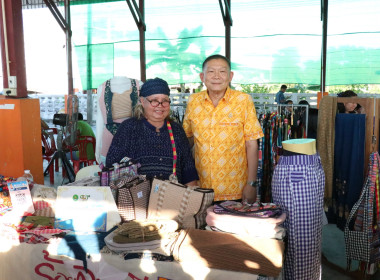 พิธีวางพานพุ่มดอกไม้สักการะพระราชวรวงศ์เธอ ... พารามิเตอร์รูปภาพ 52