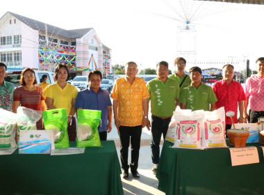 พิธีวางพานพุ่มดอกไม้สักการะพระราชวรวงศ์เธอ ... พารามิเตอร์รูปภาพ 53