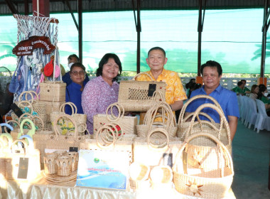 พิธีวางพานพุ่มดอกไม้สักการะพระราชวรวงศ์เธอ ... พารามิเตอร์รูปภาพ 56