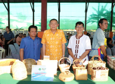 พิธีวางพานพุ่มดอกไม้สักการะพระราชวรวงศ์เธอ ... พารามิเตอร์รูปภาพ 57