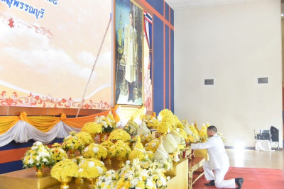 ร่วมพิธีวางพานพุ่มถวายราชสักการะ เนื่องในวัน ... พารามิเตอร์รูปภาพ 1