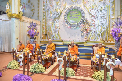 ร่วมพิธีสรงน้ำพระมหาเถระ จังหวัดสุพรรณบุรี พารามิเตอร์รูปภาพ 1