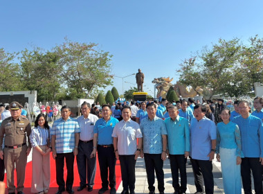 ร่วมพิธีวางพวงดอกไม้และบำเพ็ญกุศลเพื่อระลึกถึงเกียรติคุณ ... พารามิเตอร์รูปภาพ 1