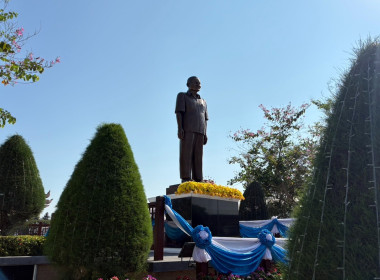 ร่วมพิธีวางพวงดอกไม้และบำเพ็ญกุศลเพื่อระลึกถึงเกียรติคุณ ... พารามิเตอร์รูปภาพ 4