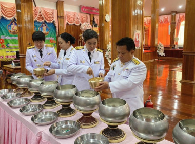 ร่วมพิธีเจริญพระพุทธมนต์และทำบุญตักบาตรเฉลิมพระเกียรติฯ พารามิเตอร์รูปภาพ 4
