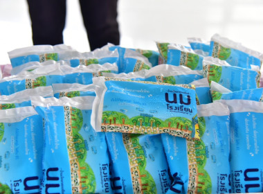 เปิดกิจกรรม Kick off โครงการอาหารเสริม (นม) โรงเรียน ... พารามิเตอร์รูปภาพ 18