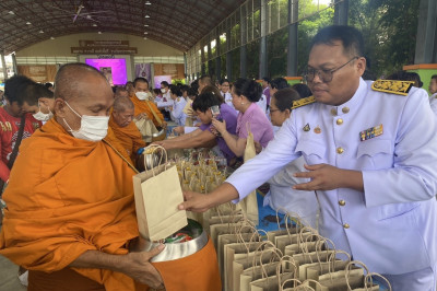 ร่วมพิธีทำบุญตักบาตรข้าวสารอาหารแห้ง ... พารามิเตอร์รูปภาพ 1