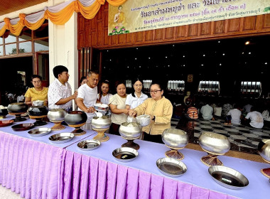 ร่วมกิจกรรมพิธีทำบุญตักบาตรเช้า ... พารามิเตอร์รูปภาพ 5