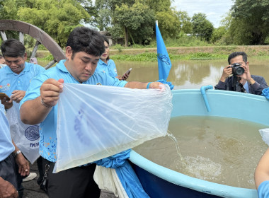 ร่วมพิธีปล่อยพันธุ์สัตว์น้ำเนื่องในวันเฉลิมพระชนมพรรษา ... พารามิเตอร์รูปภาพ 12