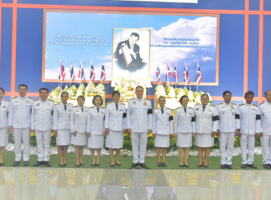 ร่วมพิธีวางพานพุ่มดอกไม้สดถวายราชสักการะ ... พารามิเตอร์รูปภาพ 6