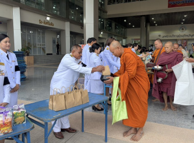ร่วมพิธีเจริญพระพุทธมนต์และทำบุญตักบาตรถวายพระราชกุศลแด่พระบาทสมเด็จพระมงกุฎเกล้าเจ้าอยู่หัว ... พารามิเตอร์รูปภาพ 4
