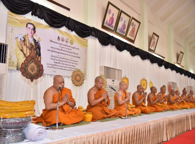 ร่วมพิธีสวดพระพุทธมนต์และทำบุญตักบาตรถวายพระราชกุศลแด่พระบาทสมเด็จพระบรมชนกาธิเบศร มหาภูมิพลอดุลยเดชมหาราช บรมนาถบพิตร ... พารามิเตอร์รูปภาพ 3