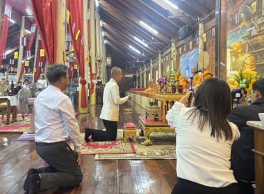 ร่วมกิจกรรม “ผู้ว่าพาตักบาตร สืบสานพระพุทธศาสนา รักษาศีล 5 ... พารามิเตอร์รูปภาพ 1