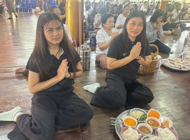 ร่วมกิจกรรม “ผู้ว่าพาตักบาตร สืบสานพระพุทธศาสนา รักษาศีล 5 ... พารามิเตอร์รูปภาพ 3