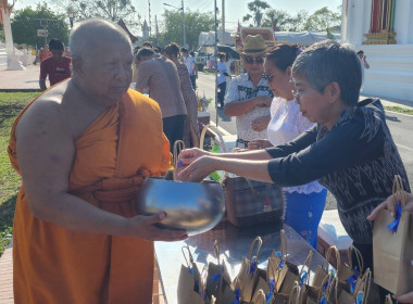 ร่วมงานประเพณี “แต่งไทยใส่บาตร สมโภชพระธาตุ ... พารามิเตอร์รูปภาพ 4