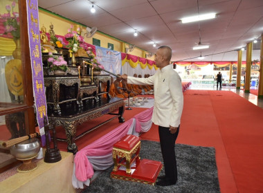 ร่วมกิจกรรม “ผู้ว่าพาตักบาตร สืบสานพระพุทธศาสนา รักษาศีล 5 ... พารามิเตอร์รูปภาพ 1