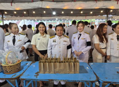 ร่วมพิธีสวดพระพุทธมนต์และพิธีทำบุญตักบาตรถวายพระราชกุศล ... พารามิเตอร์รูปภาพ 7