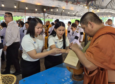 ร่วมพิธีสวดพระพุทธมนต์และพิธีทำบุญตักบาตรถวายพระราชกุศล ... พารามิเตอร์รูปภาพ 9