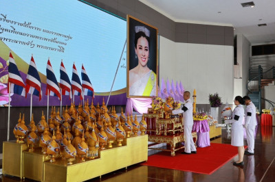 ร่วมพิธีถวายเครื่องราชสักการะและวางพานพุ่ม ... พารามิเตอร์รูปภาพ 1