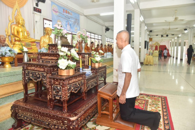 ร่วมโครงการ “ผู้ว่าพาตักบาตร สืบสานพระพุทธศาสนา รักษาศีล 5 ... พารามิเตอร์รูปภาพ 1