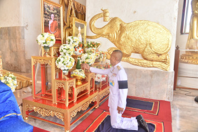 ร่วมพิธีเจริญพระพุทธมนต์และทำบุญตักบาตรถวายพระราชกุศล ... พารามิเตอร์รูปภาพ 1