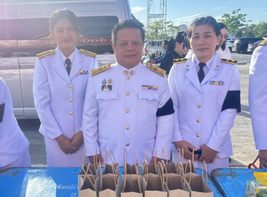 ร่วมพิธีเจริญพระพุทธมนต์และทำบุญตักบาตรถวายพระราชกุศล ... พารามิเตอร์รูปภาพ 6