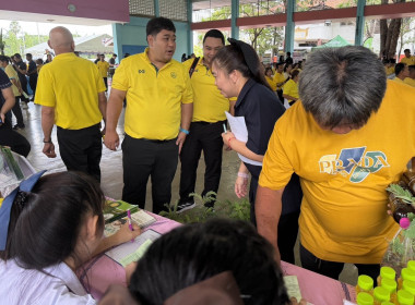 ร่วมเป็นเกียรติในพิธีเปิดและร่วมจัดนิทรรศการโครงการคลินิกเกษตรเคลื่อนที่ในพระราชานุเคราะห์ฯ ครั้งที่ 4 ... พารามิเตอร์รูปภาพ 32