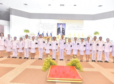 ร่วมพิธีถวายเครื่องราชสักการะวางพานพุ่ม ... พารามิเตอร์รูปภาพ 8