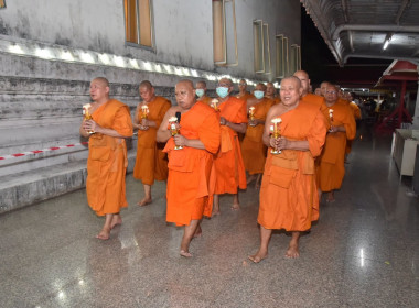 ร่วมพิธีเจริญพระพุทธมนต์และเวียนเทียน ... พารามิเตอร์รูปภาพ 2