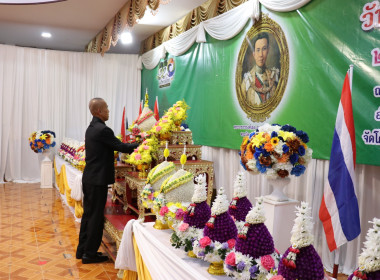 พิธีวางพานพุ่มดอกไม้สดสักการะพระราชวรวงศ์เธอ ... พารามิเตอร์รูปภาพ 1
