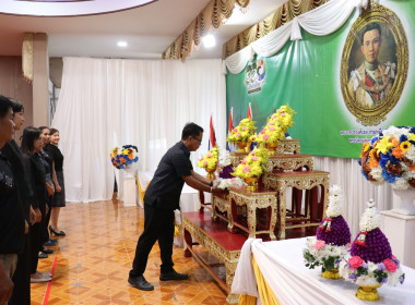 พิธีวางพานพุ่มดอกไม้สดสักการะพระราชวรวงศ์เธอ ... พารามิเตอร์รูปภาพ 17