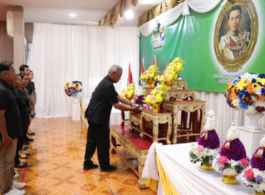 พิธีวางพานพุ่มดอกไม้สดสักการะพระราชวรวงศ์เธอ ... พารามิเตอร์รูปภาพ 21