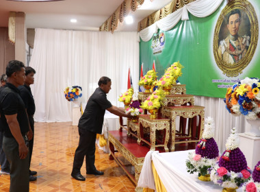 พิธีวางพานพุ่มดอกไม้สดสักการะพระราชวรวงศ์เธอ ... พารามิเตอร์รูปภาพ 23