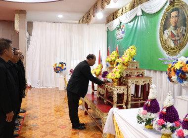 พิธีวางพานพุ่มดอกไม้สดสักการะพระราชวรวงศ์เธอ ... พารามิเตอร์รูปภาพ 24