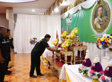 พิธีวางพานพุ่มดอกไม้สดสักการะพระราชวรวงศ์เธอ ... พารามิเตอร์รูปภาพ 25
