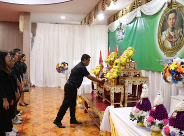 พิธีวางพานพุ่มดอกไม้สดสักการะพระราชวรวงศ์เธอ ... พารามิเตอร์รูปภาพ 26