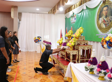 พิธีวางพานพุ่มดอกไม้สดสักการะพระราชวรวงศ์เธอ ... พารามิเตอร์รูปภาพ 27