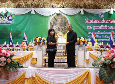 พิธีวางพานพุ่มดอกไม้สดสักการะพระราชวรวงศ์เธอ ... พารามิเตอร์รูปภาพ 35