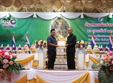 พิธีวางพานพุ่มดอกไม้สดสักการะพระราชวรวงศ์เธอ ... พารามิเตอร์รูปภาพ 38