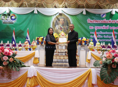 พิธีวางพานพุ่มดอกไม้สดสักการะพระราชวรวงศ์เธอ ... พารามิเตอร์รูปภาพ 42