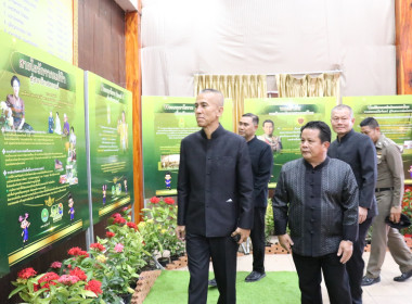 พิธีวางพานพุ่มดอกไม้สดสักการะพระราชวรวงศ์เธอ ... พารามิเตอร์รูปภาพ 43