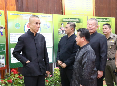 พิธีวางพานพุ่มดอกไม้สดสักการะพระราชวรวงศ์เธอ ... พารามิเตอร์รูปภาพ 44